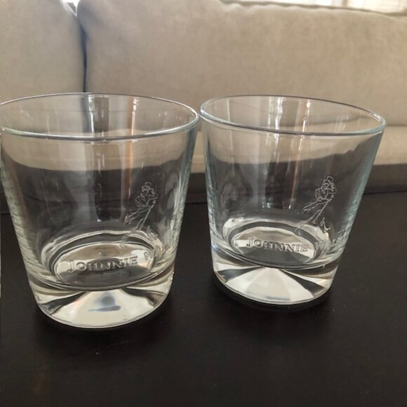 2 Johnnie Walker Whisky Rocks Glasses with Embossed details and prism bottoms - Picture 3 of 16